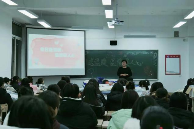 寒冬送温暖，情暖学子心——我校为家庭经济困难学生发放越冬衣物